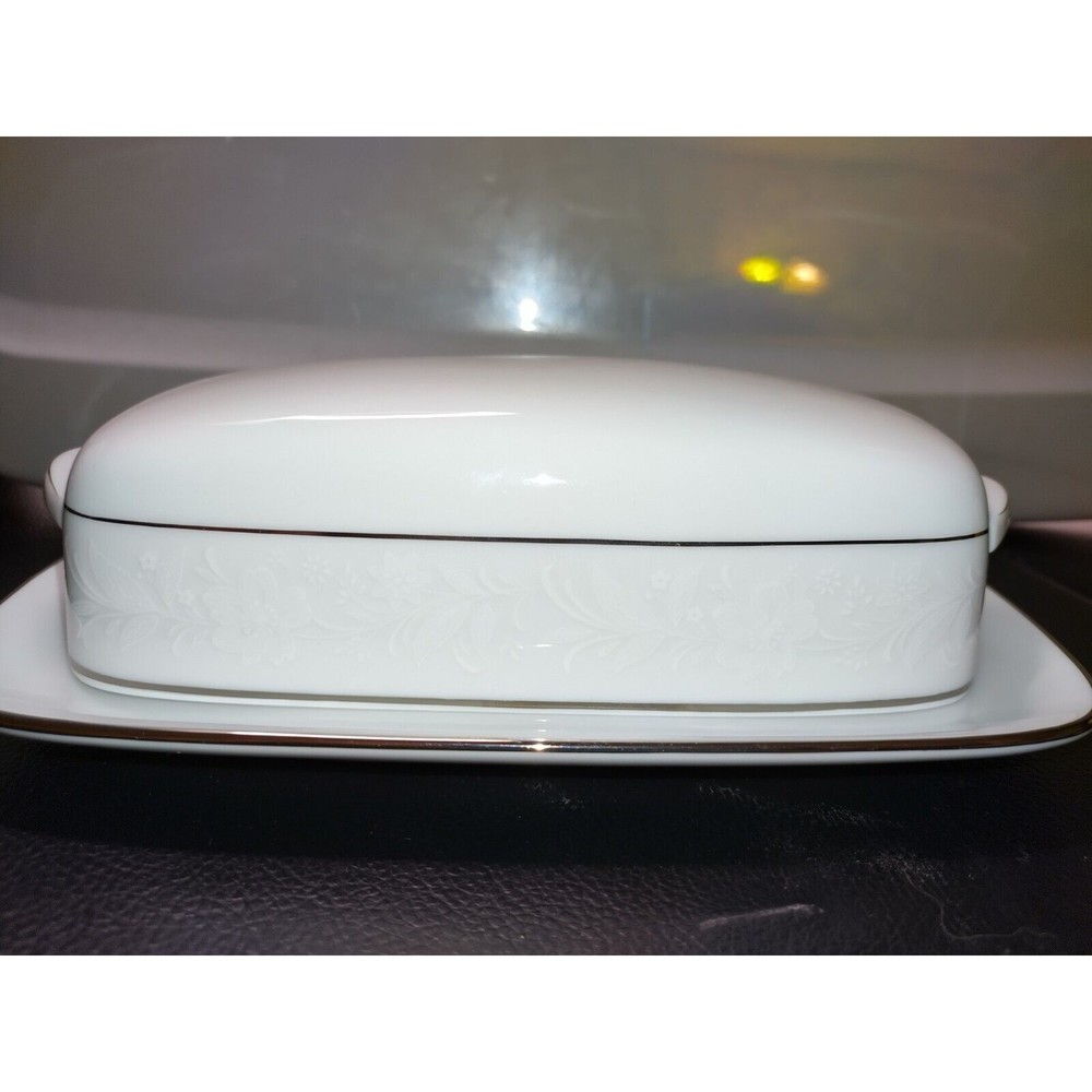 Noritake Covr'd Butter Dish White Porcel Platinum Trim White Floral Border 1/4lb